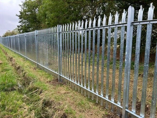 Steel palisade fencing in Chalgrove